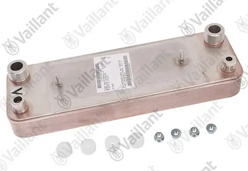 Vaillant Wärmetauscher aus Metall mit mehreren Anschlussgewinden, zwei abgedichteten Deckeln und beiliegenden Schrauben, auf einer weißen Hintergrundfläche abgebildet.